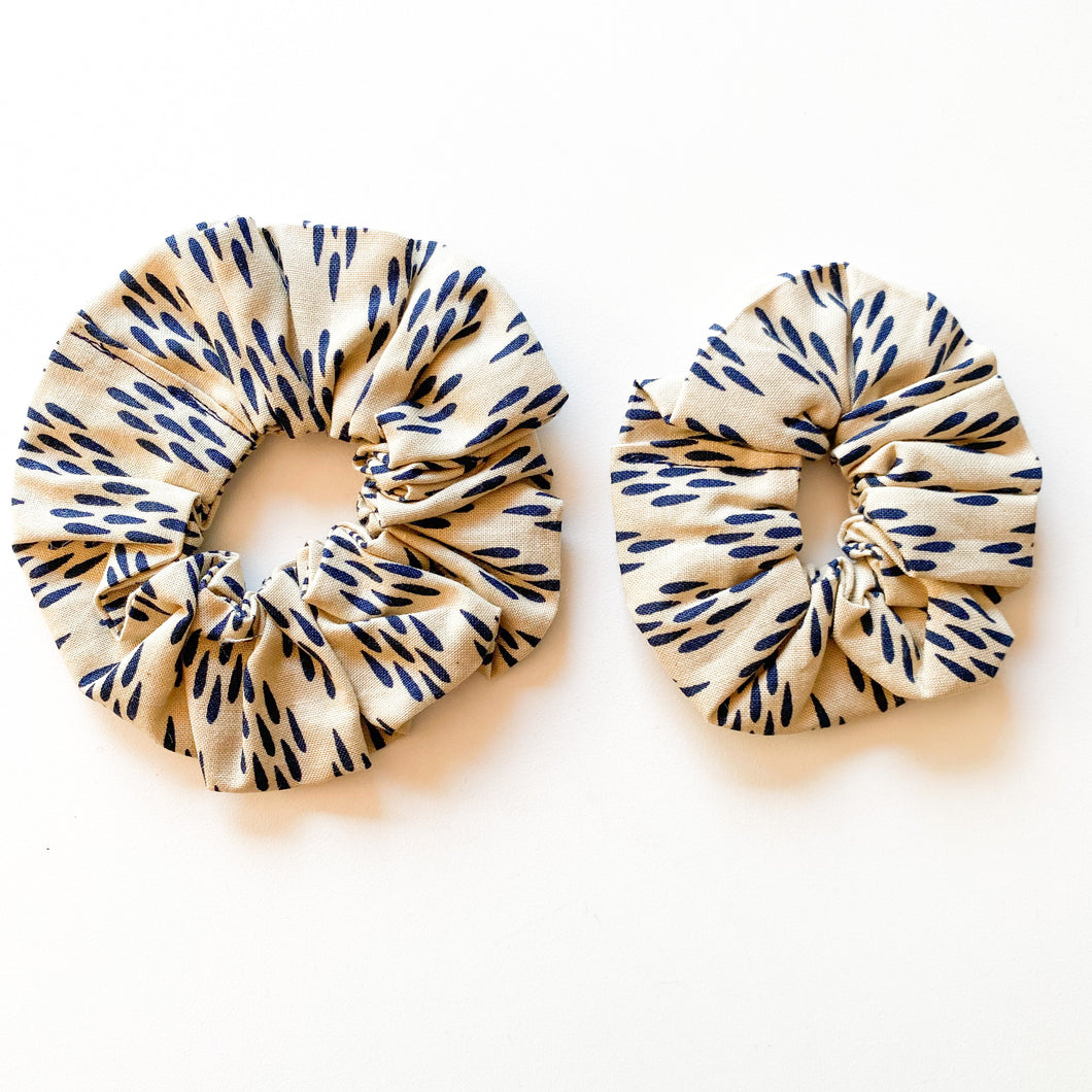 Mummy & Me Matching Scrunchies - Beige & Black